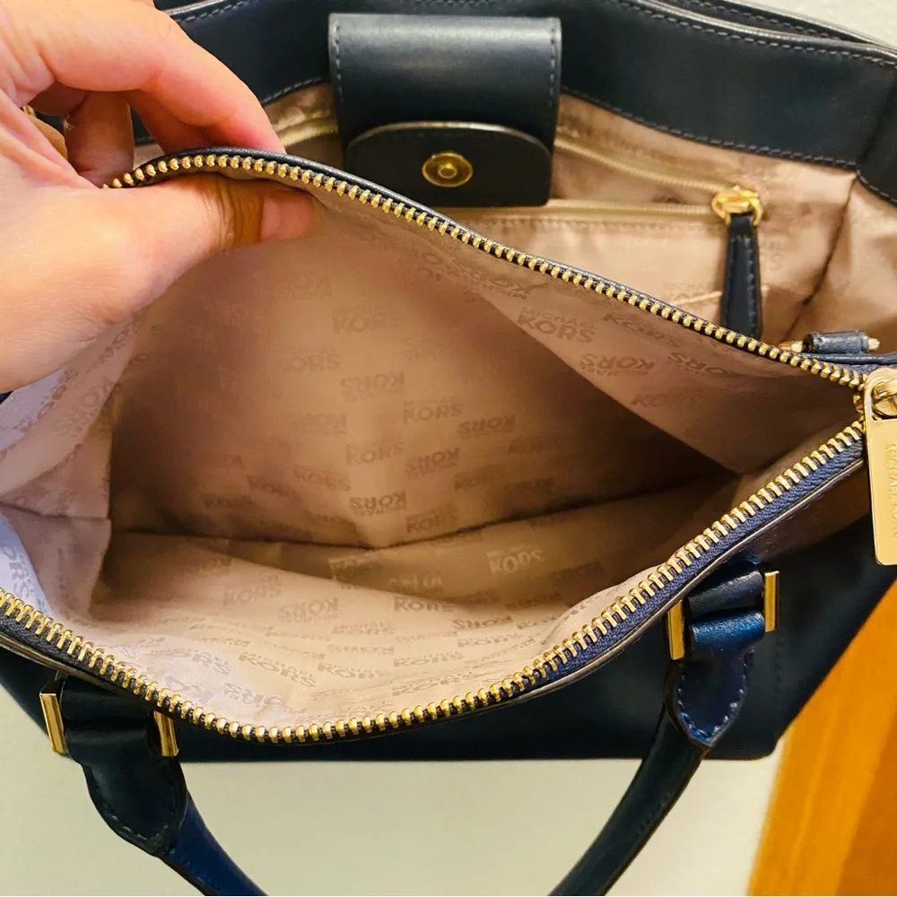 MICHAEL KORS Navy Blue Leather Carolyn Handbag